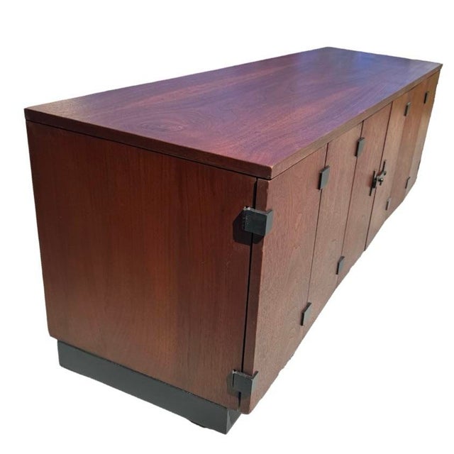 Mid-Century Modern Milo Baughman for Directional Model 371 Walnut “Window Cabinet” Credenza For Sale - Image 3 of 8