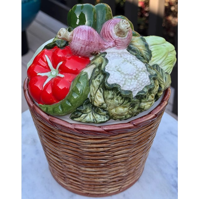 American Mid-Century Made in Japan Trompe L’Oleil Basket of Vegetables For Sale - Image 3 of 15