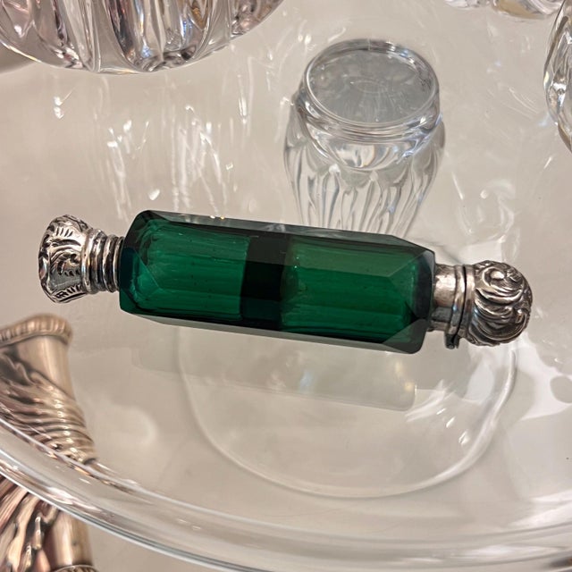 Beautiful Victorian scent bottle in emerald green with sterling caps // double-ended perfume bottle // vanity decor // antique boudoir For Sale - Image 18 of 18