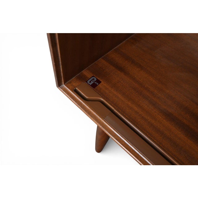 English Modern Sliding Door Credenza in Teak For Sale In San Francisco - Image 6 of 8