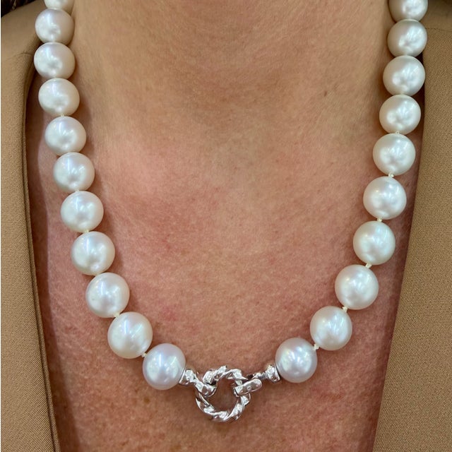 White 14k White Gold Graduated White Sea Pearl Strand Bead Chain Necklace For Sale - Image 8 of 8