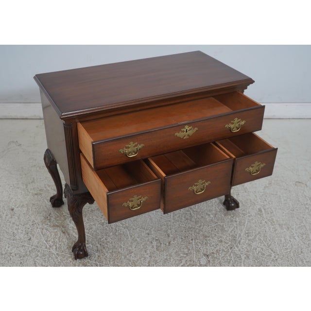 Chippendale 1970s Kittinger Colonial Williamsburg Mahogany Chippendale Lowboy For Sale - Image 3 of 18