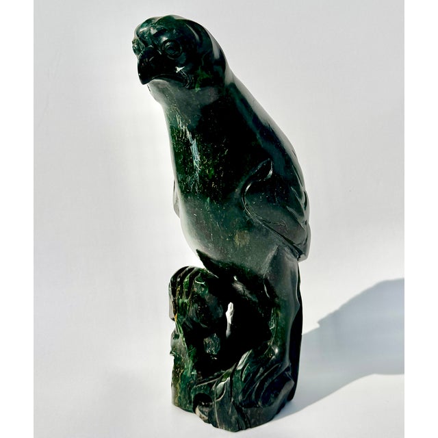 Chinese Chinese Hardstone Parrot Sculpture, Green Stone Bird Figure on Scholar Rock Base For Sale - Image 3 of 10