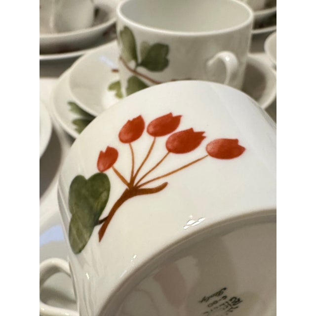 1980s Richard Ginori Red Currant Trios Cups, Saucers & Plates - Set of 10 For Sale - Image 9 of 13