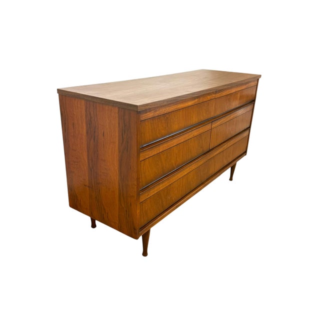 1950s Vintage Mid-Century Modern Walnut Dresser Set - 6 Drawer Lowboy & 4-Drawer Highboy Chest of Drawers - Set of 2 For Sale - Image 4 of 11