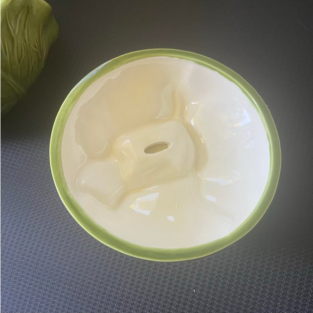 English Small Cabbage Design Ceramic Covered Green Serving Dish in Excellent Condition For Sale - Image 3 of 8