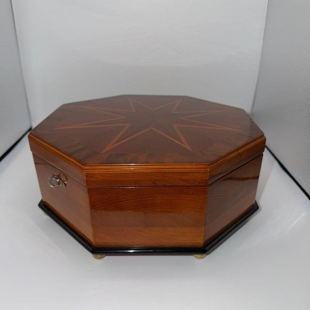 Bauhaus Bauhaus Octagonal Box in Ash, Walnut, Maple, Mahogany, and Velvet, Vienna, 1920s For Sale - Image 3 of 18