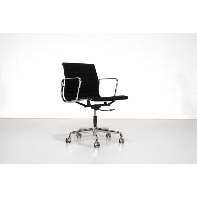 1990s EA 117 Office Chair by Charles Ray Eames for ICF, USA, 1969 For Sale - Image 5 of 18