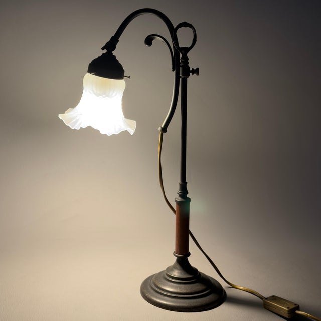 A touch of refined luminous poetry, ideal for warming the atmosphere of a study, living room, or bedroom. This delightful...