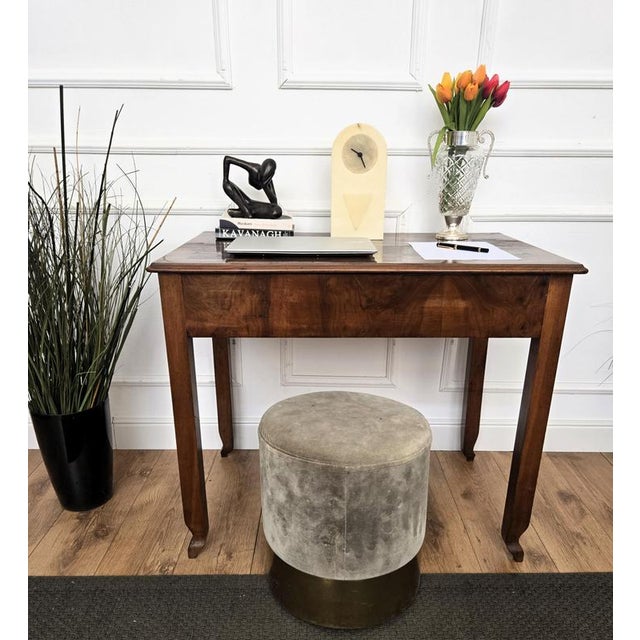 Beautiful Italian desk writing table, in beautiful veneer burl wood forming great decors from different veins, with the...
