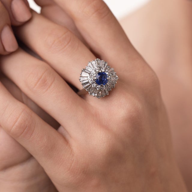 1980s Vintage 1.35 Carat Sapphire Diamond Platinum Ring Pendant, Size 7.25 For Sale - Image 5 of 7
