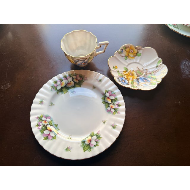 Mid-Century Modern Salisbury "Pansy" Fine Bone China Teacup & Saucer Set For Sale - Image 3 of 7
