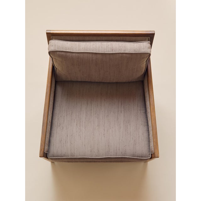 1960s The Vintage Mid Century Walnut Lounge Chair in Textured Beige Upholstery For Sale - Image 5 of 10