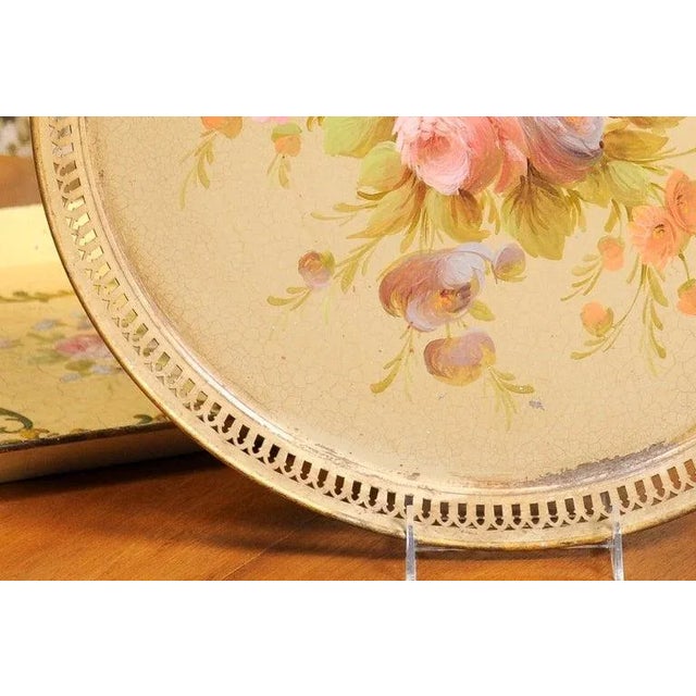 Early 20th Century French Tôle Tray with Hand-Painted Bouquet of Roses and Pierced Gallery For Sale In Atlanta - Image 6 of 12