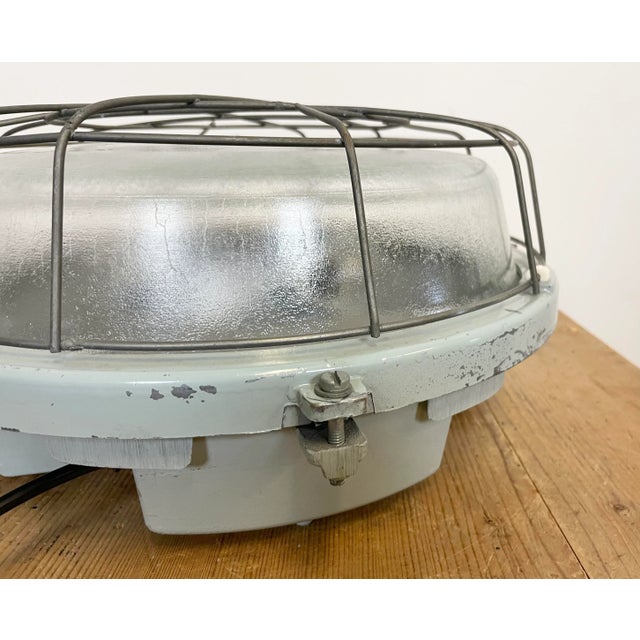 Industrial Vintage Grey Cast Aluminium Wall Lamp from Elektrosvit, 1980s For Sale - Image 6 of 16