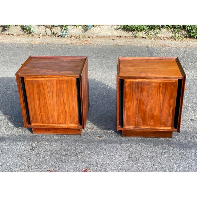 Dillingham 1960s Mid Century "Esprit" Nightstands by Merton Gershun for Dillingham, a Pair For Sale - Image 4 of 10