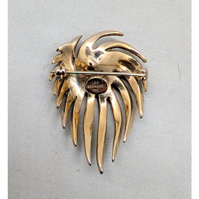 Vintage 1980s Signed Les Bernard Goldtone Faux-Pearl & Rhinestone Brooch For Sale In Philadelphia - Image 6 of 6