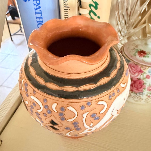 Vintage Giannis Rhodes Hand-Painted Terracotta Vase – Dama-Dama Deer For Sale - Image 4 of 11