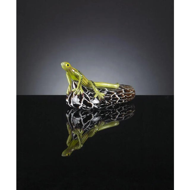 Contemporary Italian Green Lizard on a Stone in Glass from VGnewtrend For Sale - Image 3 of 4