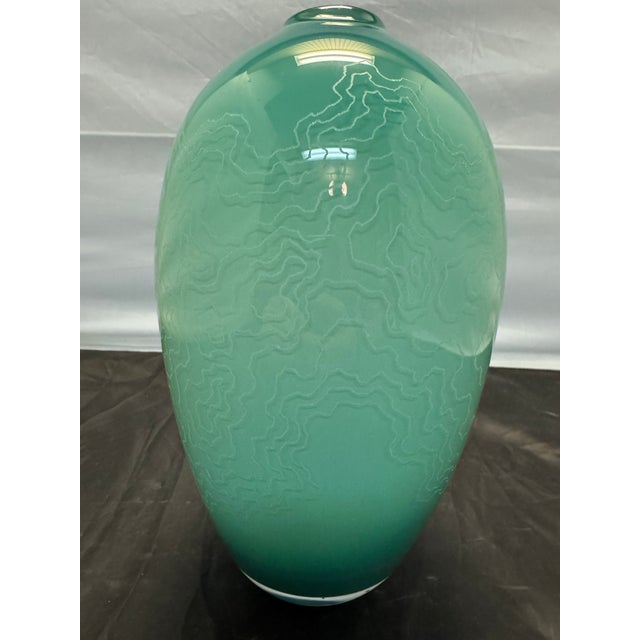 Vintage Mid Century Style Art Glass 10” Vase Emerald Seafoam Ombre Etched Swirls For Sale - Image 4 of 9