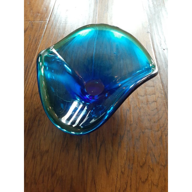 1980s Blue/Green Freeform Art Glass Decorative Bowl For Sale - Image 4 of 5