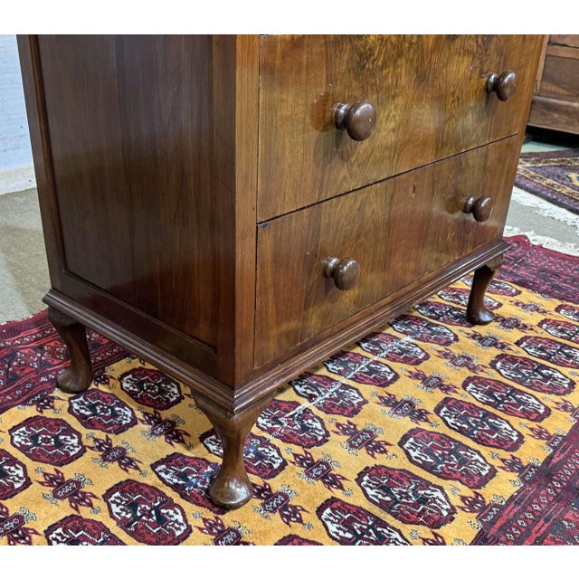 Brown English Chest of Drawers in Walnut Burl and Oak, 1930s For Sale - Image 8 of 18