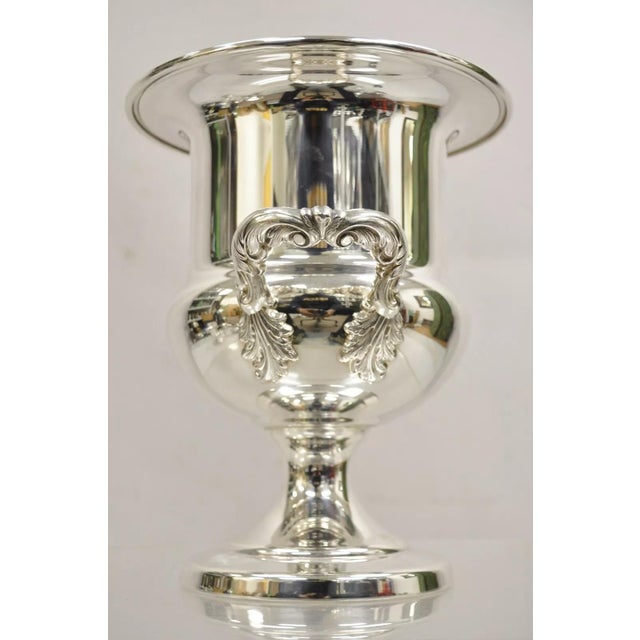 Victorian Mid 20th Century Reed & Barton Twin Handle Silver Plated Trophy Cup Champagne Chiller Ice Bucket For Sale - Image 3 of 10