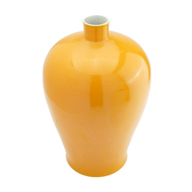 Early 20th Century Chinese Mei-Ping Form Porcelain Vase in Imperial Yellow, C. 1912-1949 For Sale - Image 5 of 9