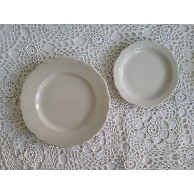 Mid-Century Modern Pair of 1950s Small White Plates by Homer Laughlin & Buffalo China For Sale - Image 3 of 3