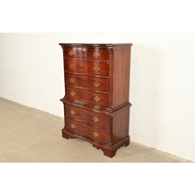 English Chippendale Carved Mahogany Serpentine Front Six-Drawer Highboy Dresser For Sale - Image 3 of 15