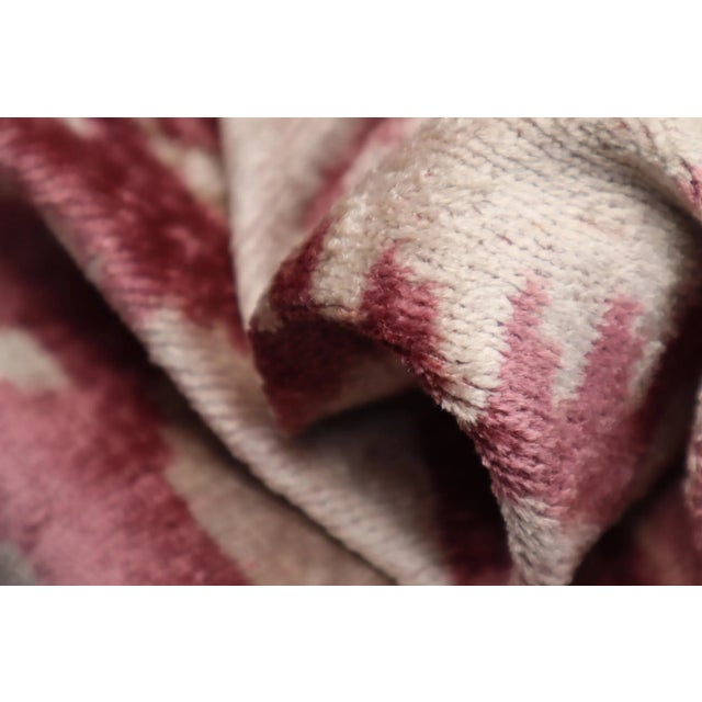 ● 100% silk velvet material making the throw pillows super soft and cozy with a delicate touch and giving your room a more...