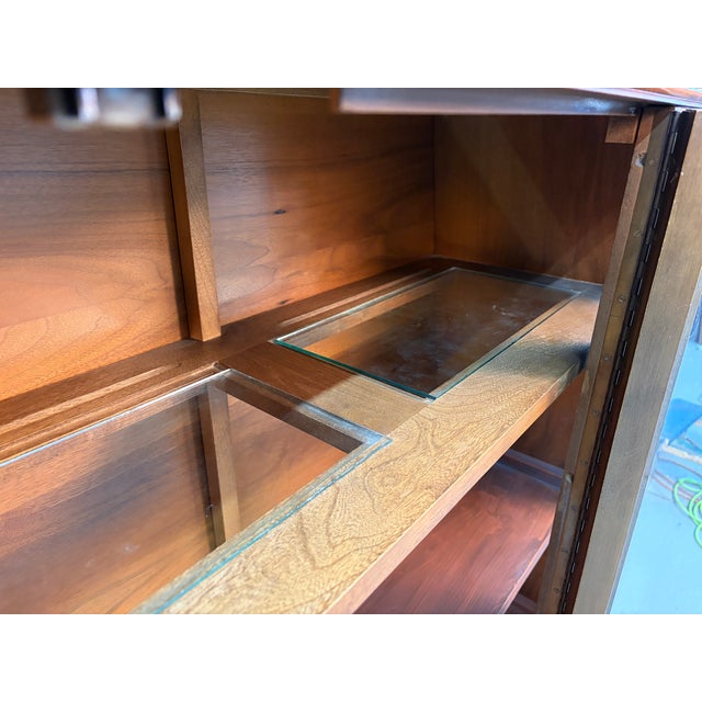 Mid 20th Century Modern Display Cabinet by Young Manufacturing Company For Sale - Image 13 of 15