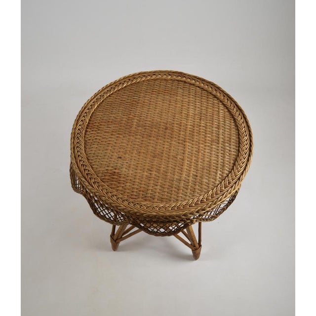 1960s Vintage Wicker Rattan Side Table with Scalloped Edge, 1960s For Sale - Image 5 of 16