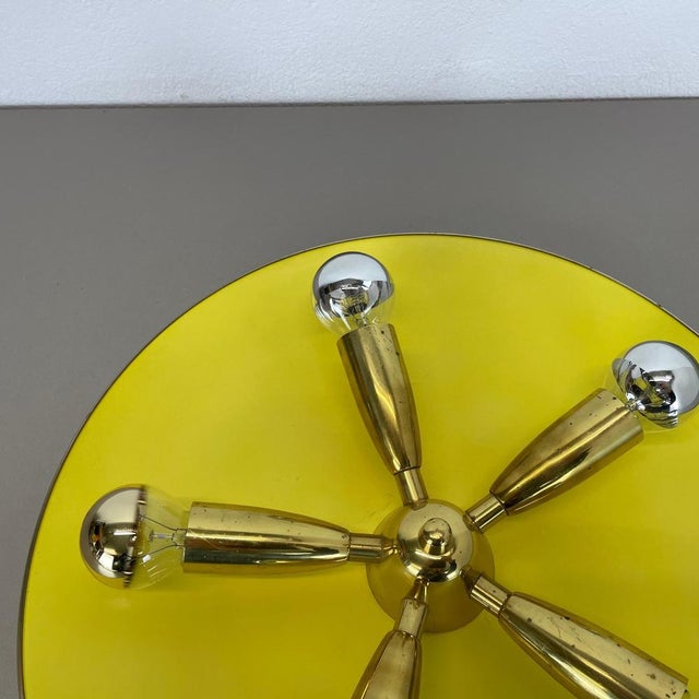 Metal Theatre Wall Light in Brass and Yellow in the style of Stilnovo, Italy, 1950s For Sale - Image 7 of 18