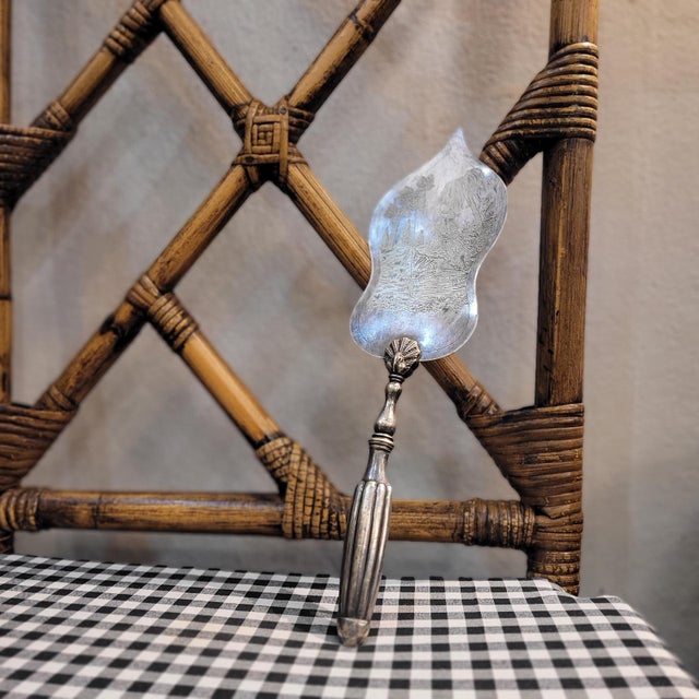 Serving Shovel with Engraved Pescador in Silver Plate, France For Sale - Image 3 of 12