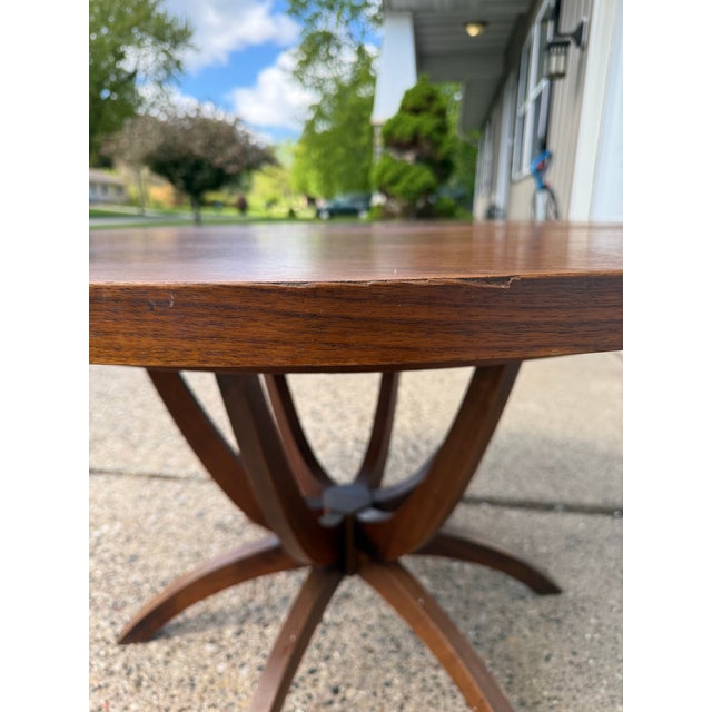 Brown 1940s Chet Beardsley Mid-Century Modern Round Walnut Dining Table, Sculptural Pedestal Base For Sale - Image 8 of 10