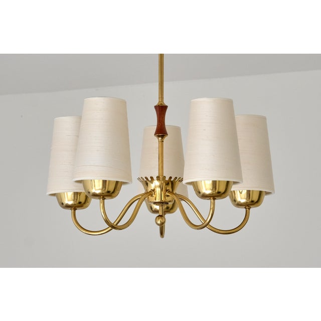 This rare five-arm chandelier was produced by asea belysning in sweden in the 1950s. The lamp offers an elegant and...