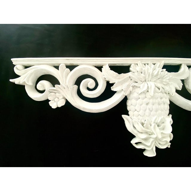 1990s Vintage Chinoiserie Coastal Pineapple and Hibiscus Wall Pediment For Sale - Image 5 of 6