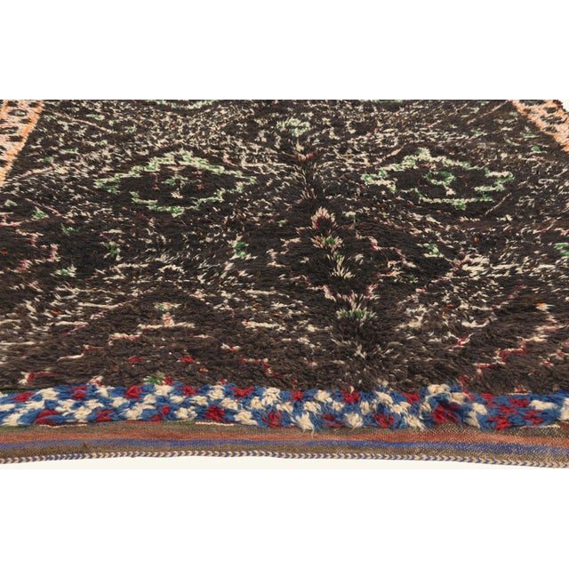 Berber Tribes of Morocco Vintage Beni MGuild Moroccan Rug, 05'11 X 09'05 For Sale - Image 4 of 10