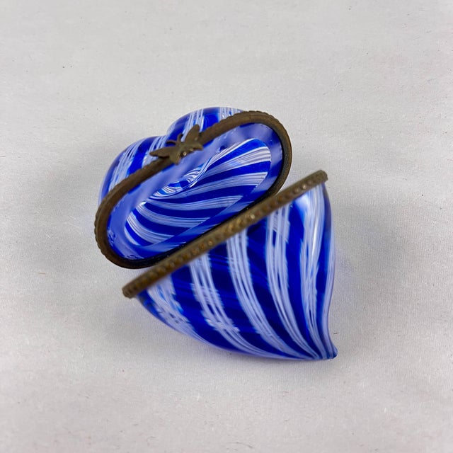 1970s Murano Venetian Glass Latticino Heart Shaped Trinket Box For Sale - Image 5 of 7