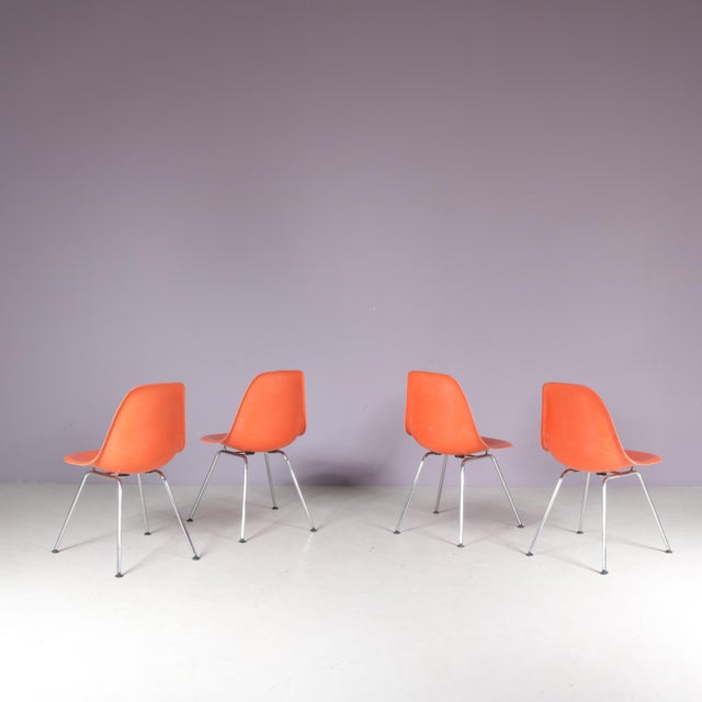 Dining Chairs in Orange Fiberglass by Charles & Ray Eames for Herman Miller, USA, 1960s, Set of 4 For Sale - Image 3 of 9