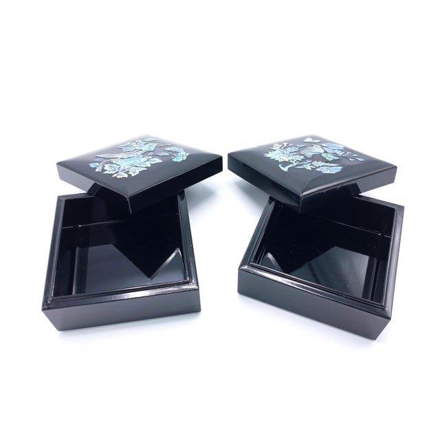 Mid-Century Modern Vintage Black Lacquerware Trinket Boxes with Mother of Pearl & Abalone Inlay Lids - a Pair For Sale - Image 3 of 5