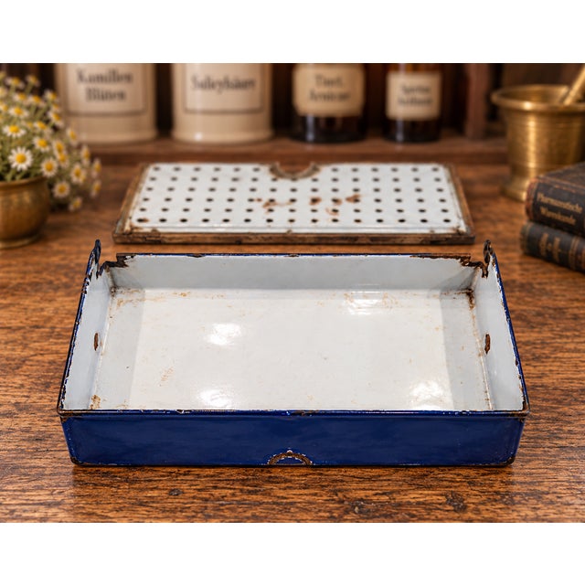 1913 Gebrüder Baumann German Enamel Pharmacy & Laboratory Vessel For Sale - Image 11 of 12