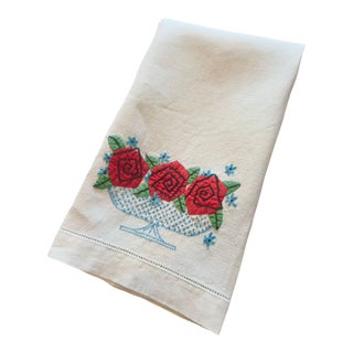 Vintage Linen Tea Towel Appliqué Stylized Roses 1930s Art Deco Graphic Embroidery For Sale