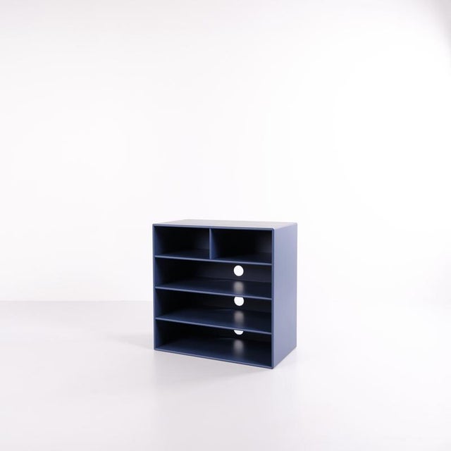 Montana bookcase in blue. Equipped with four open shelves, suitable for storage or display in the living room, office or...