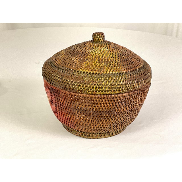 American Vintage, Fine Woven, Rattan, Lided Basket Circa 1920s For Sale - Image 3 of 8