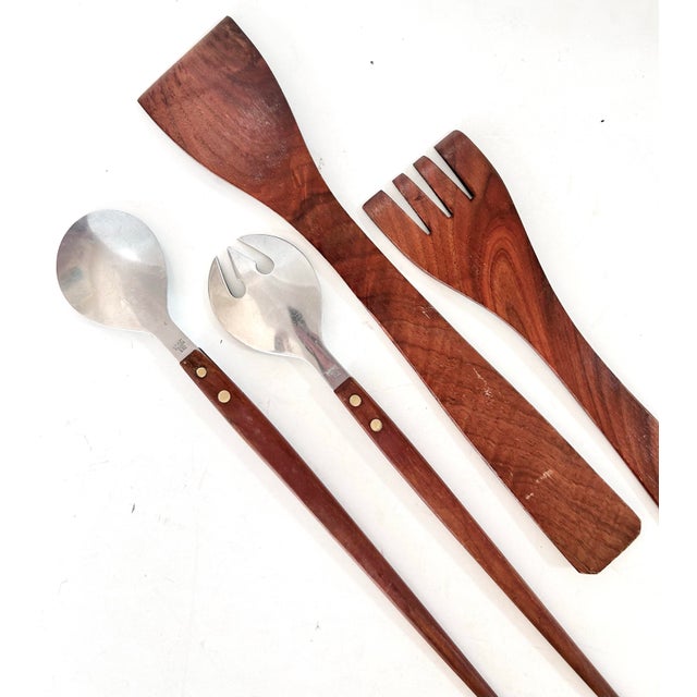 Brown Mid Century Modern Teak Salad Servers – Wood & Stainless Steel Serving Utensils, Danish Modern Kitchen Decor For Sale - Image 8 of 9