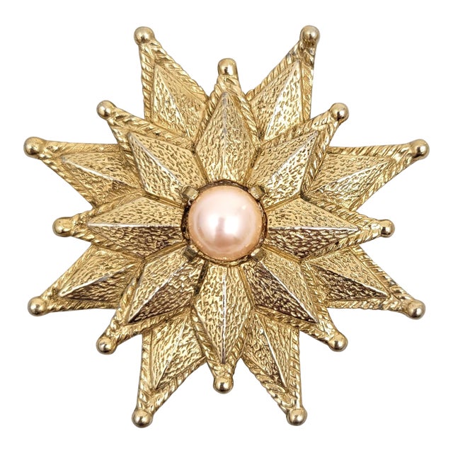 Vintage 1960s Signed Castlecliff Goldtone Pink Faux-Pearl Brooch For Sale