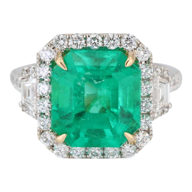 Gia 18k (750) White Gold Natural Colombian Emerald and Natural Diamond Ring, Size 6 For Sale