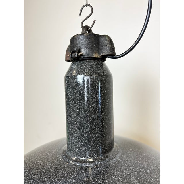 1960s Large Industrial Grey Enamel Factory Lamp with Cast Iron Top from Elektrosvit, 1960s For Sale - Image 5 of 18